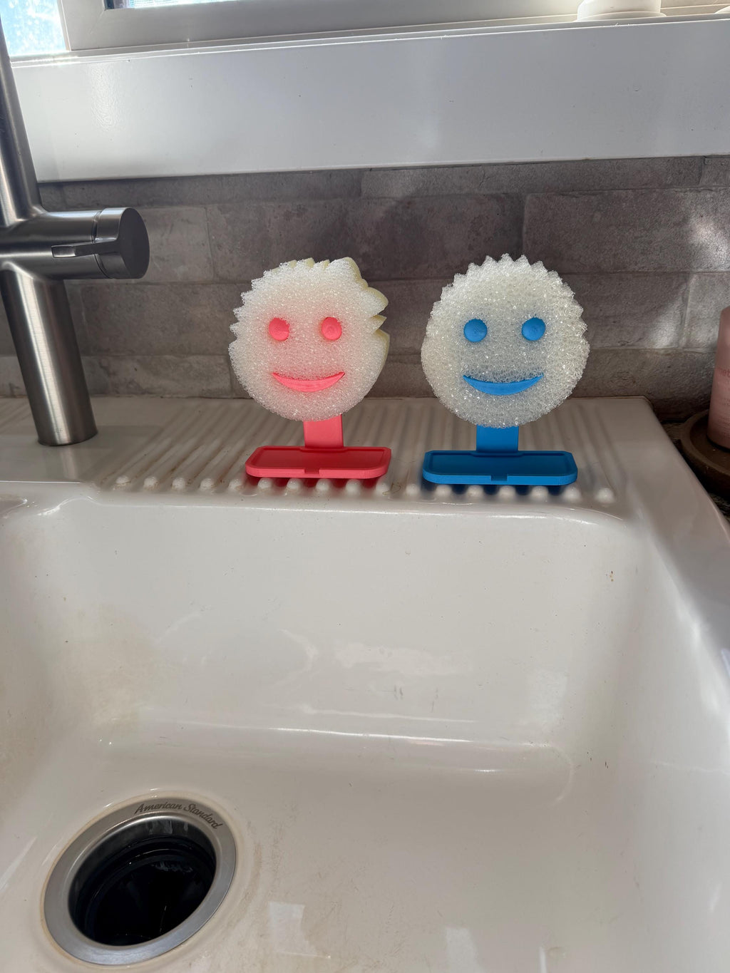 Scrub Daddy Sponge Holder – Minimalist Sink Organizer – 3D Printed Kitchen Accessory – Funny & Functional Gift